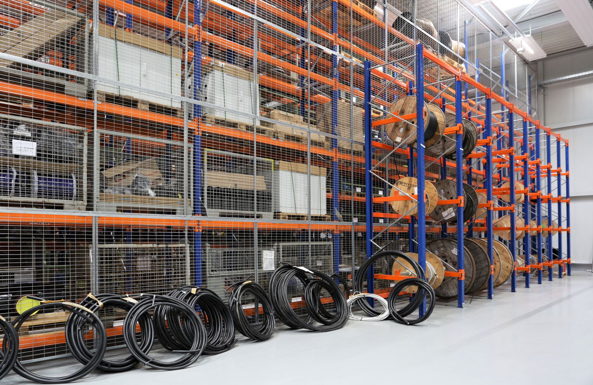 https://www.stow-group.com/sites/default/files/2018-09/mainz-cable-reel-racking.jpg